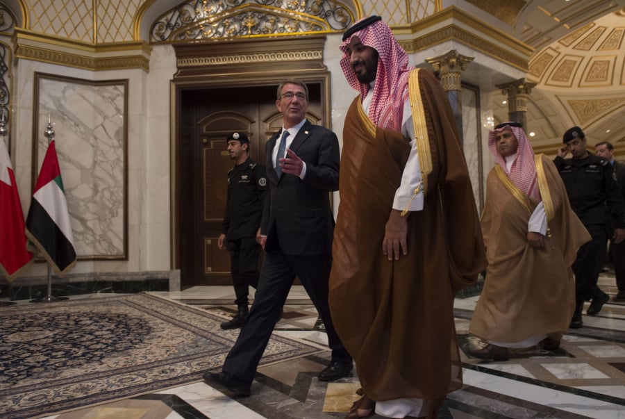 Książę Muhammed bin Salman i sekretarz obrony USA Ash Carter.