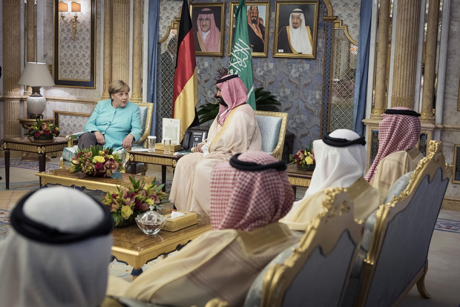 Książę Muhammed bin Salman i kanclerz Angela Merkel.